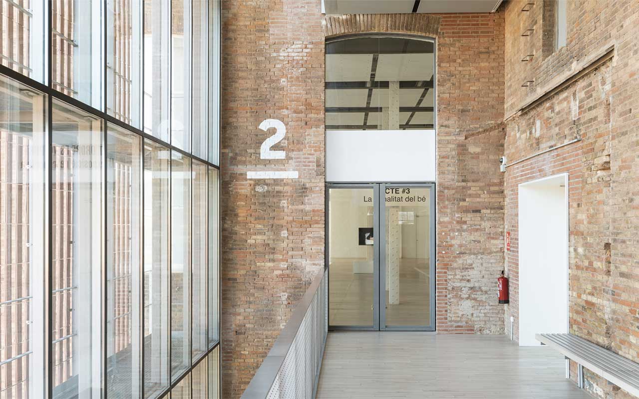 Fabra i Coats Centre d'Art, señalización